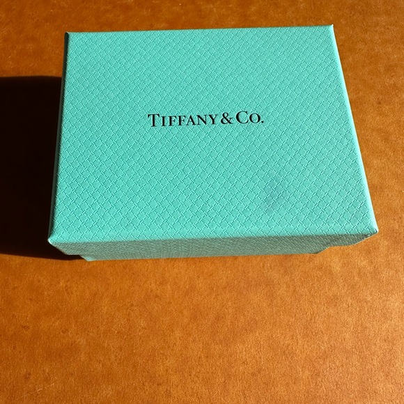 Tiffany & Co. Gold T bar Earrings - Picture 4 of 7